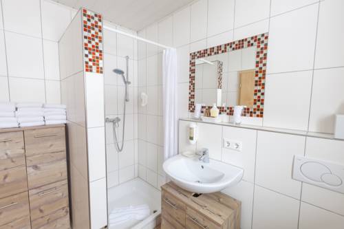 Imagen de la habitación del Hotel Hofgut Tiergarten. Foto 15
