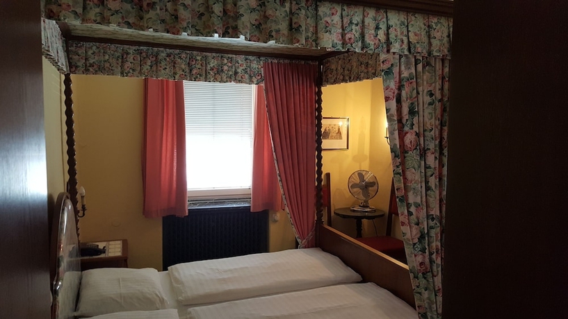 Imagen de la habitación del Hotel Hohenstauffen. Foto 7