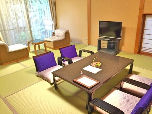 Imagen de la habitación del Hotel Hohoemino Kuyufu Tsuruya. Foto 8