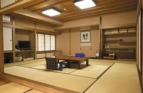 Imagen de la habitación del Hotel Hohoemino Kuyufu Tsuruya. Foto 10
