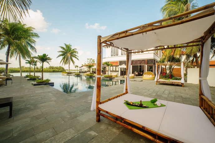 Imagen de la piscina del Hotel Hoi An Beach Resort. Foto 15