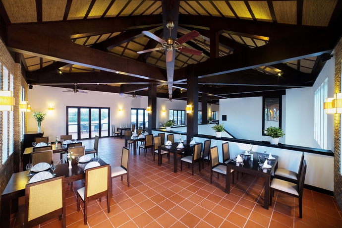 Imagen del bar/restaurante del Hotel Hoi An Beach Resort. Foto 5