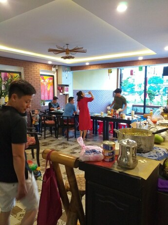 Imagen del bar/restaurante del Hotel Hoi An Riverland Villa. Foto 16