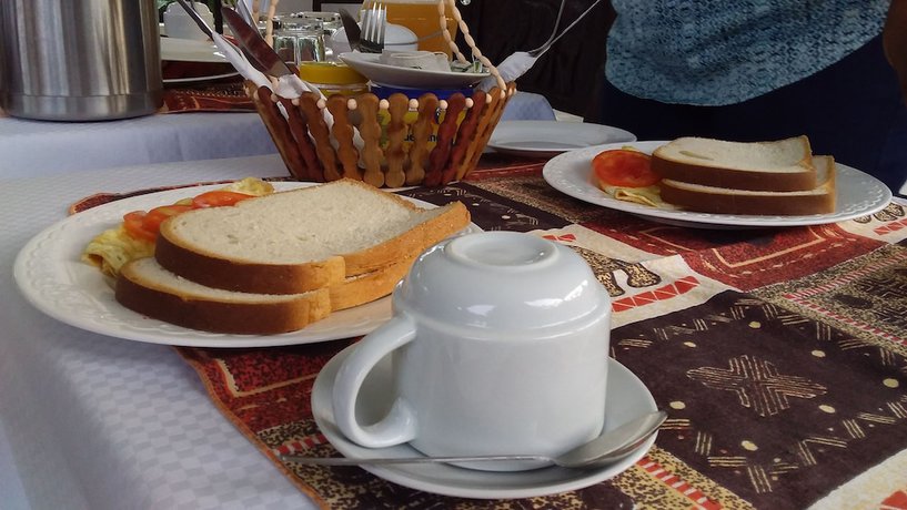 Imagen del bar/restaurante del Hotel Hoima Breeze. Foto 2