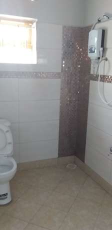 Imagen de la habitación del Hotel Hoima Breeze. Foto 14