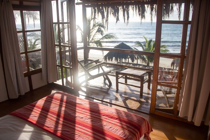Imagen de la habitación del Hotel Hoja de Palma Bungalows. Foto 9