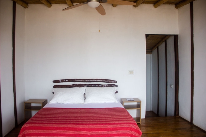 Imagen de la habitación del Hotel Hoja de Palma Bungalows. Foto 16