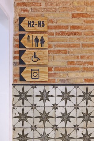 Imagen de los interiores del Hotel Hola Hostal Collblanc - Hostel. Foto 11