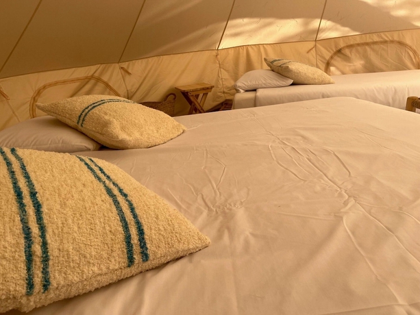 Imagen de la habitación del Hotel HolaCamp Palam&oacute;s. Foto 4