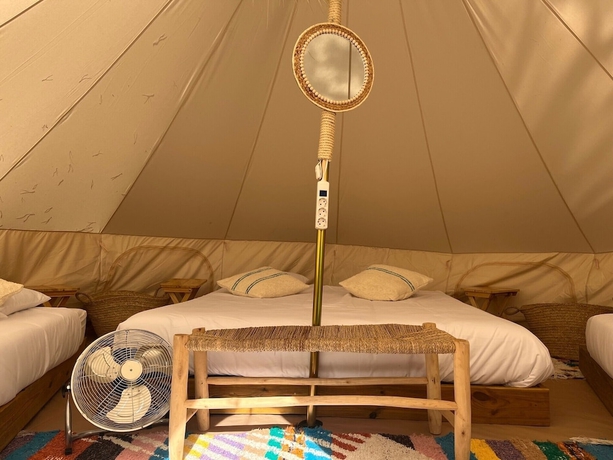 Imagen de la habitación del Hotel HolaCamp Palam&oacute;s. Foto 5