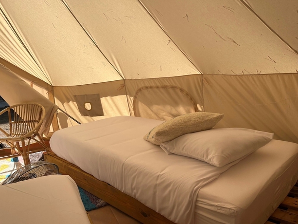 Imagen de la habitación del Hotel HolaCamp Palam&oacute;s. Foto 19