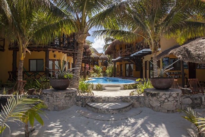 Imagen de la piscina del Hotel Holbox Dream Beach Front. Foto 12
