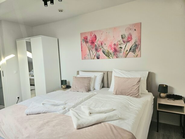Imagen general del Hotel Holdvirág. Foto 1