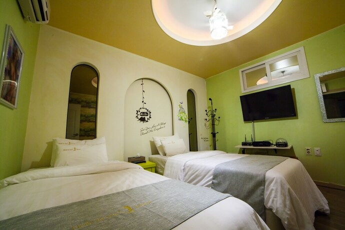 Imagen de la habitación del Hotel Hole In One. Foto 17