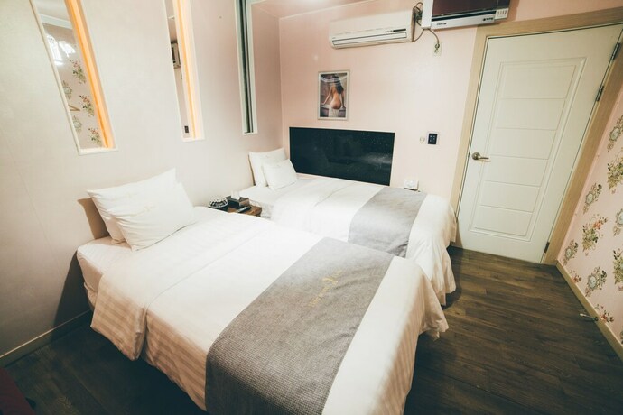 Imagen de la habitación del Hotel Hole In One. Foto 25