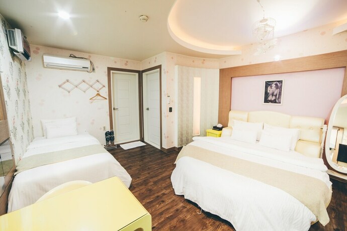 Imagen de la habitación del Hotel Hole In One. Foto 34