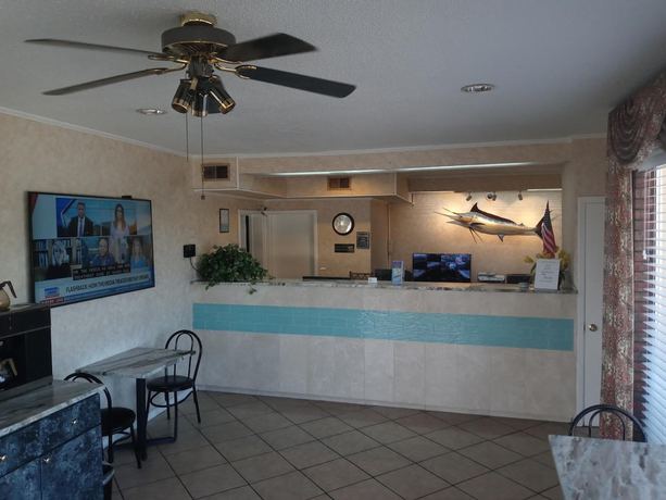 Imagen de los interiores del Hotel Hole Inn The Wall - Sunset Plaza - Fort Walton Beach. Foto 8
