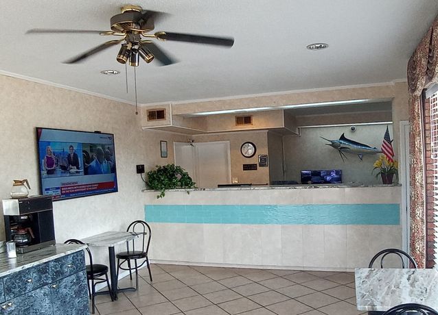 Imagen de los interiores del Hotel Hole Inn The Wall - Sunset Plaza - Fort Walton Beach. Foto 11
