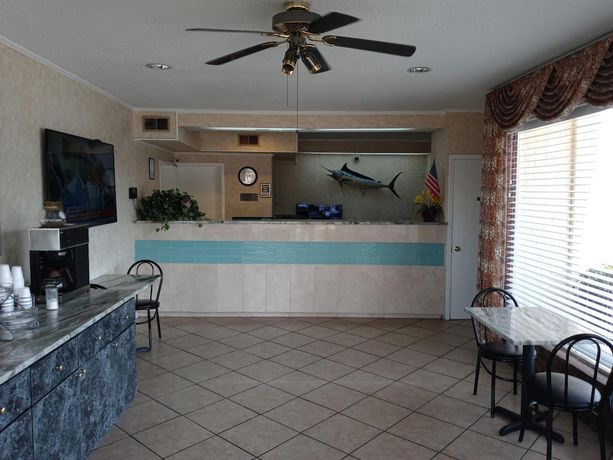 Imagen de los interiores del Hotel Hole Inn The Wall - Sunset Plaza - Fort Walton Beach. Foto 12