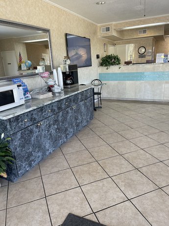 Imagen de los interiores del Hotel Hole Inn The Wall - Sunset Plaza - Fort Walton Beach. Foto 13