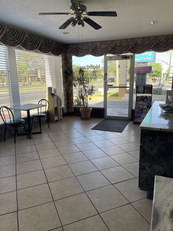 Imagen de los interiores del Hotel Hole Inn The Wall - Sunset Plaza - Fort Walton Beach. Foto 20