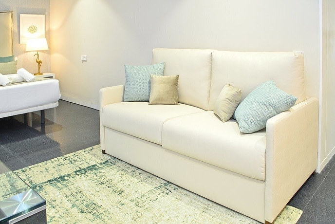 Imagen de la habitación del Hotel HoliHome Rambla 24. Foto 8
