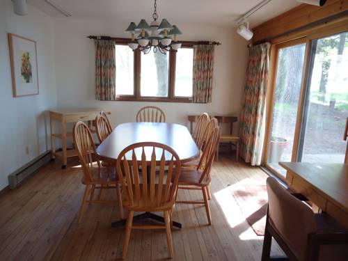 Imagen de la habitación del Hotel Holiday Acres Resort. Foto 5