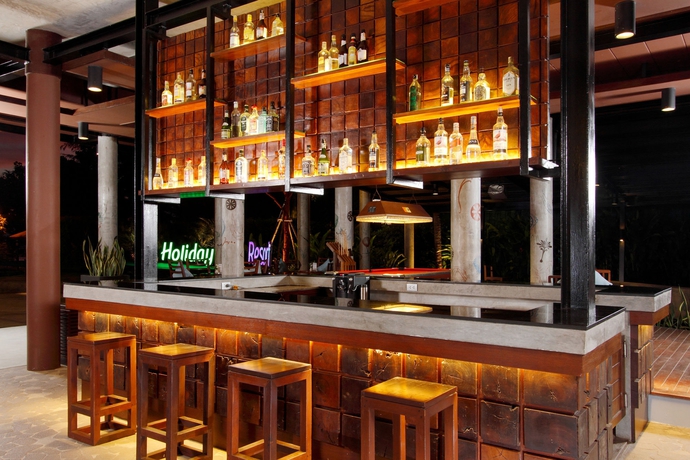 Imagen del bar/restaurante del Hotel Holiday Ao Nang Beach Resort, Krabi. Foto 3