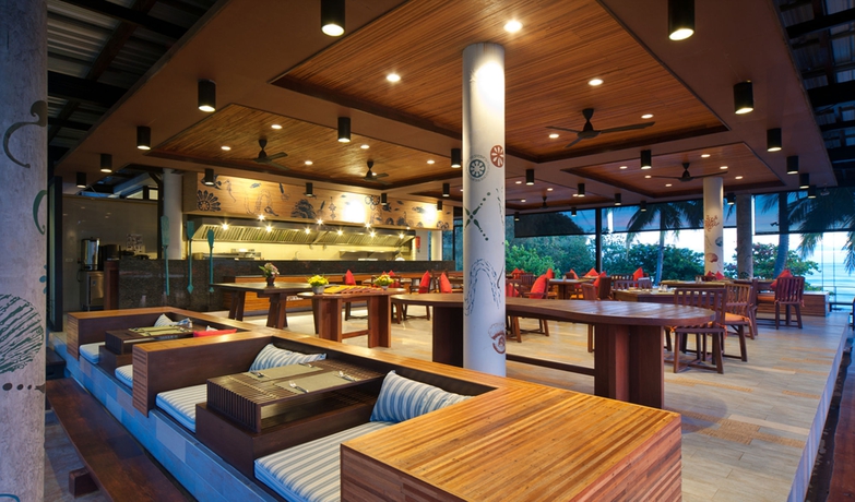 Imagen del bar/restaurante del Hotel Holiday Ao Nang Beach Resort, Krabi. Foto 4