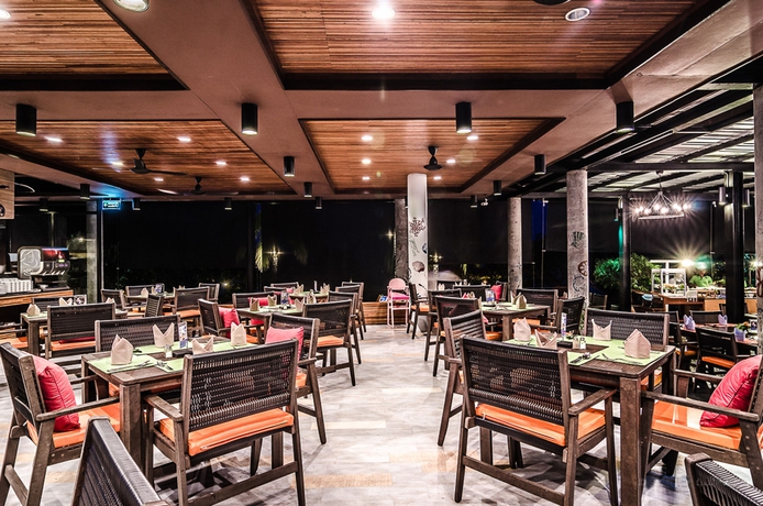Imagen del bar/restaurante del Hotel Holiday Ao Nang Beach Resort, Krabi. Foto 5