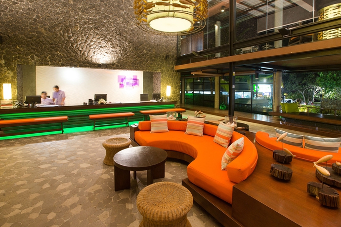Imagen de los interiores del Hotel Holiday Ao Nang Beach Resort, Krabi. Foto 11