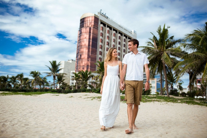 Imagen de los exteriores del Hotel Holiday Beach Danang. Foto 4