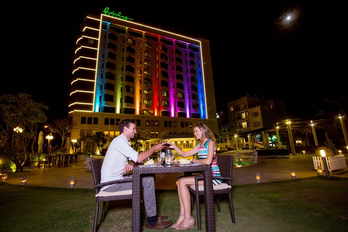 Imagen de los exteriores del Hotel Holiday Beach Danang. Foto 5