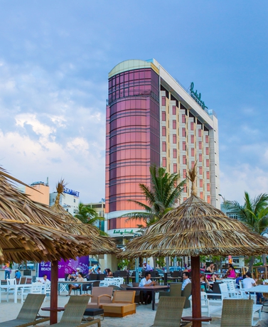 Imagen de los exteriores del Hotel Holiday Beach Danang. Foto 6