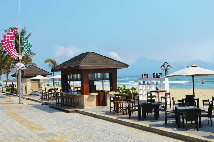 Imagen de los exteriores del Hotel Holiday Beach Danang. Foto 7