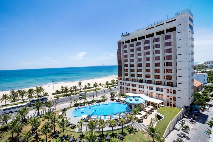 Imagen de los exteriores del Hotel Holiday Beach Danang. Foto 10