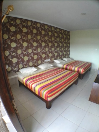 Imagen general del Hotel Holiday Beach Inn. Foto 1