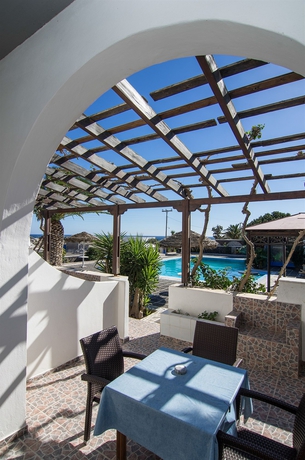 Imagen de los exteriores del Hotel Holiday Beach Resort. Foto 6