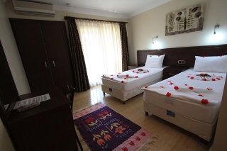 Imagen de la habitación del Hotel Holiday Calbis. Foto 5