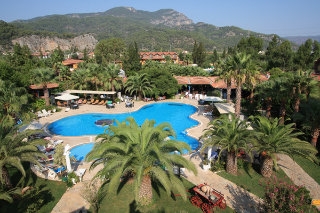 Imagen de la piscina del Hotel Holiday Calbis. Foto 9