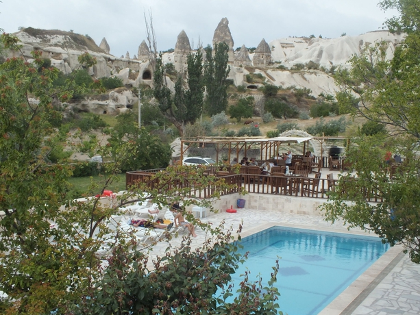 Imagen de la piscina del Hotel Holiday Cave. Foto 16