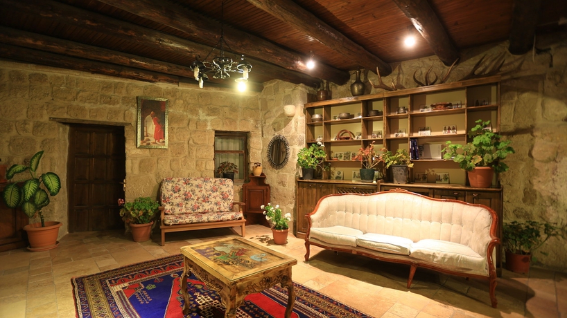 Imagen general del Hotel Holiday Cave. Foto 3