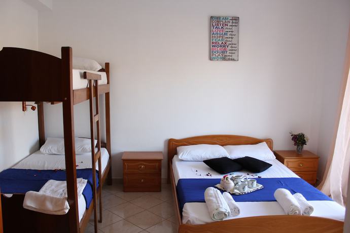 Imagen de la habitación del Hotel Holiday, &Ccedil;uk&euml;. Foto 4