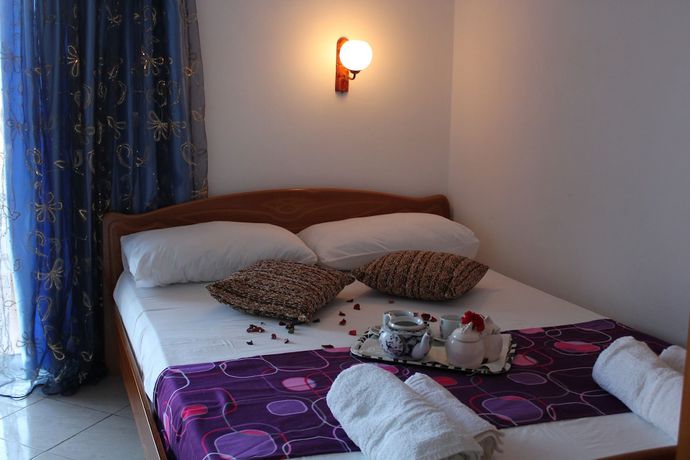 Imagen de la habitación del Hotel Holiday, &Ccedil;uk&euml;. Foto 11