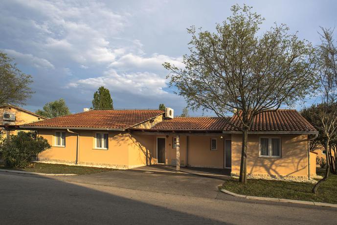 Imagen general del Hotel Holiday Centre Bi Village. Foto 10