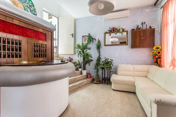 Imagen general del Hotel Holiday, Cervia. Foto 2