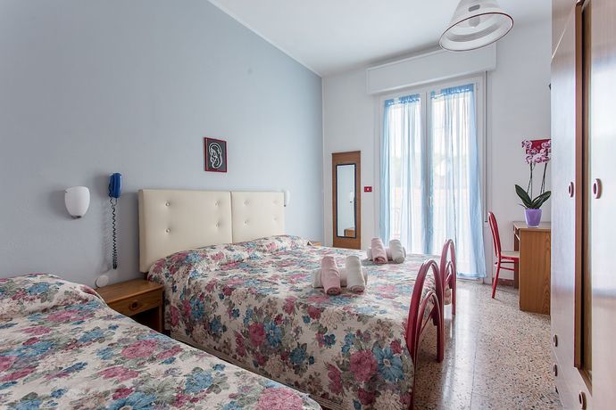 Imagen de la habitación del Hotel Holiday, Cervia. Foto 17