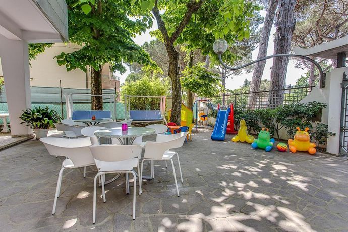 Imagen general del Hotel Holiday, Cervia. Foto 5