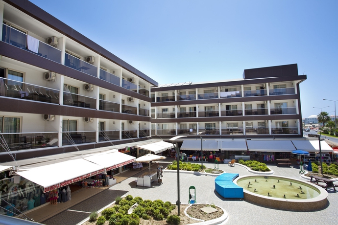 Imagen de los exteriores del Hotel Holiday City. Foto 10