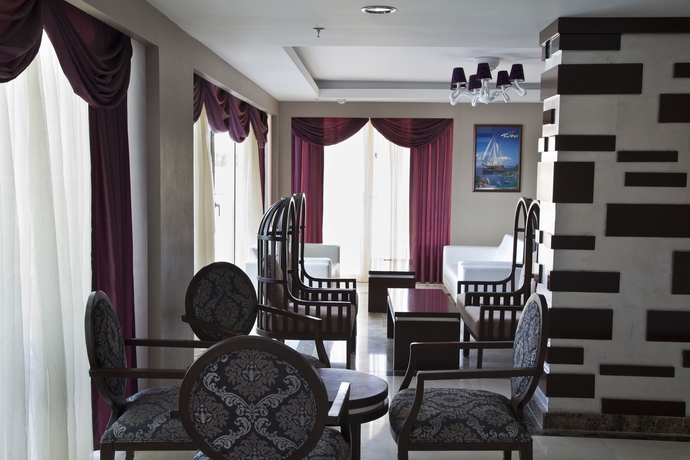 Imagen de los interiores del Hotel Holiday City. Foto 11